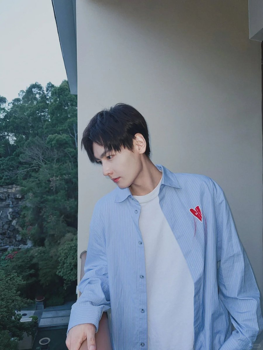 ZhouLeoTH's tweet photo. 周昊杉 updated Rednote:

ภาพภ่ายใน Friend's moments
#ootd

#周昊杉
#lotsofleo
#ZhouLeo
#Zhouhaoshan
#โจวลีโอ
#โจวฮ่าวซาน https://t.co/fJ6491Fibl
