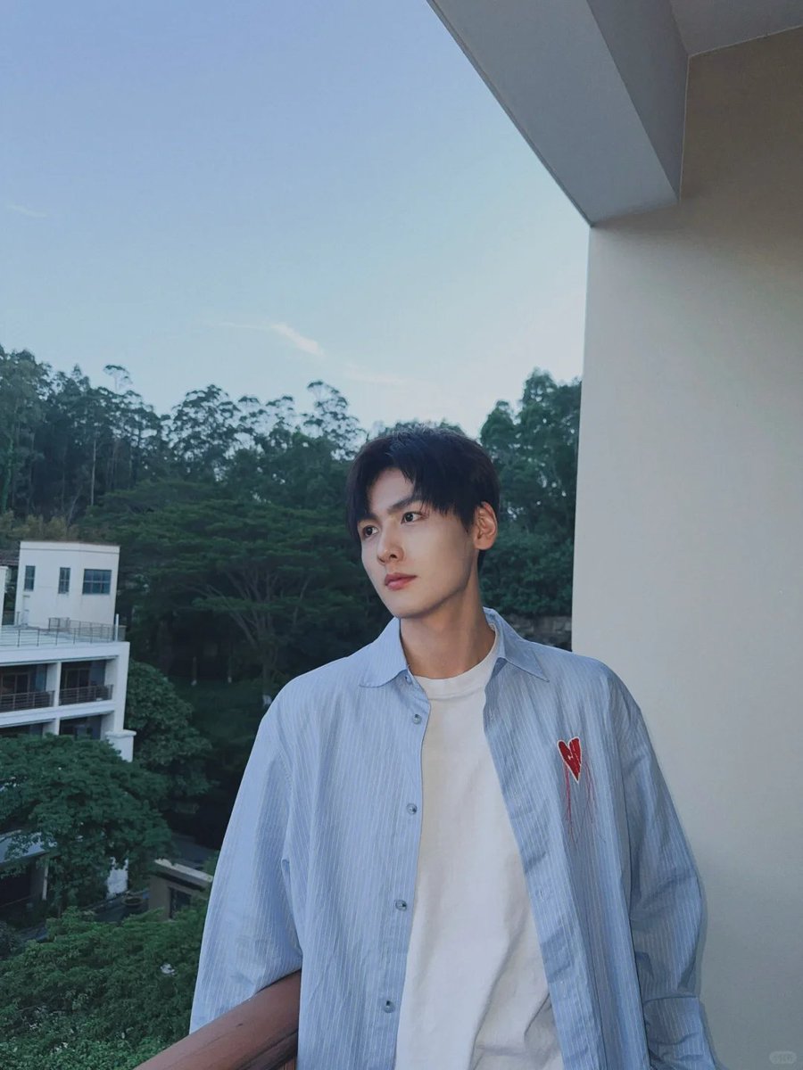 ZhouLeoTH's tweet photo. 周昊杉 updated Rednote:

ภาพภ่ายใน Friend's moments
#ootd

#周昊杉
#lotsofleo
#ZhouLeo
#Zhouhaoshan
#โจวลีโอ
#โจวฮ่าวซาน https://t.co/fJ6491Fibl