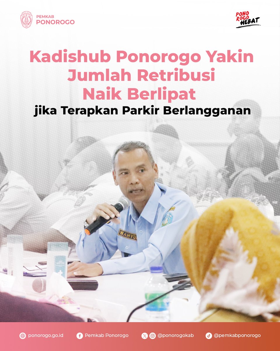 PonorogoKab's tweet photo. ‘’Sistem parkir berlangganan tidak hanya akan mendongkrak pendapatan daerah, tetapi juga berdampak langsung terhadap kesejahteraan para juru parkir,’’ yakin Wahyudi.

Selengkapnya: https://t.co/dQ4LPpQFzN

#ponorogoHEBAT #ponorogokab #rpjmd #asn #perhubungan #parkir https://t.co/WITbbLbAS5
