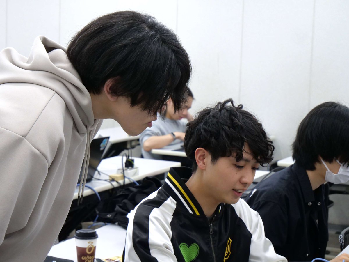 ohsCriticalPath's tweet photo. プログラマーとプランナーが仕様を調整し、実行画面で手触りを確認✨
他業種との連携を重視しています💪 
#CGCposts https://t.co/JAvJsaY3oN