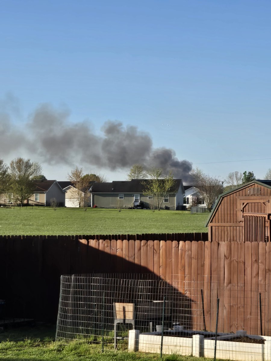jmalinowski36's tweet photo. Lots of smoke around Louisville Rd. https://t.co/rKuzj58VKX