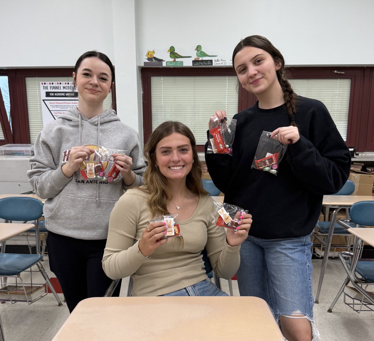 We wish everyone a relaxing Spring Break!! ❤️🖤🦁