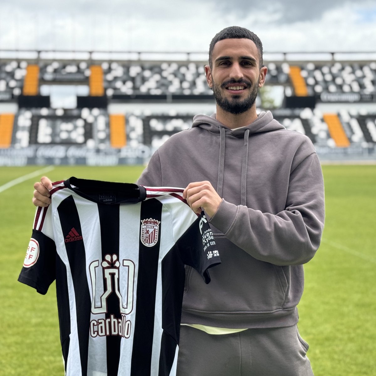 ✍🏽 𝐑𝐄𝐍𝐎𝐕𝐀𝐂𝐈𝐎́𝐍 : Nuestros jugadores Javier Lobato y Gustavo Quezada han firmado su renovación con el Club Deportivo Badajoz hasta 2026

🔗 clubdeportivobadajoz.es/javier-lobato-…
