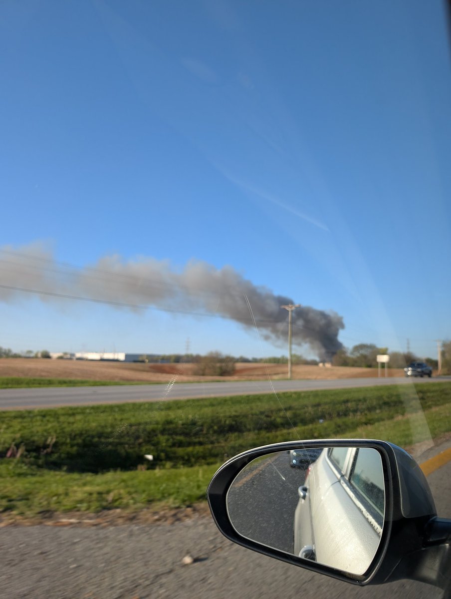 american2578's tweet photo. @rosphlps @joeimel large fire off Louisville Rd. Maybe the dump? https://t.co/uypTFPVIx8