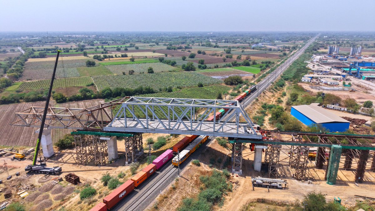 RailAnalysis's tweet photo. #MumbaiAhmedabad #BulletTrain Project advances with 70-meter #steelbridge installation over #DFCCILtracks
Read more: https://t.co/XbyRc7r3K1
@nhsrcl
#Mumbaiahmedabad #DFCCILtracks #NHSRCL #Highspeedrail #HSR #Station #Bridge #Bullettrain #Gujarat #Railanalysis https://t.co/OLDxqunrdL