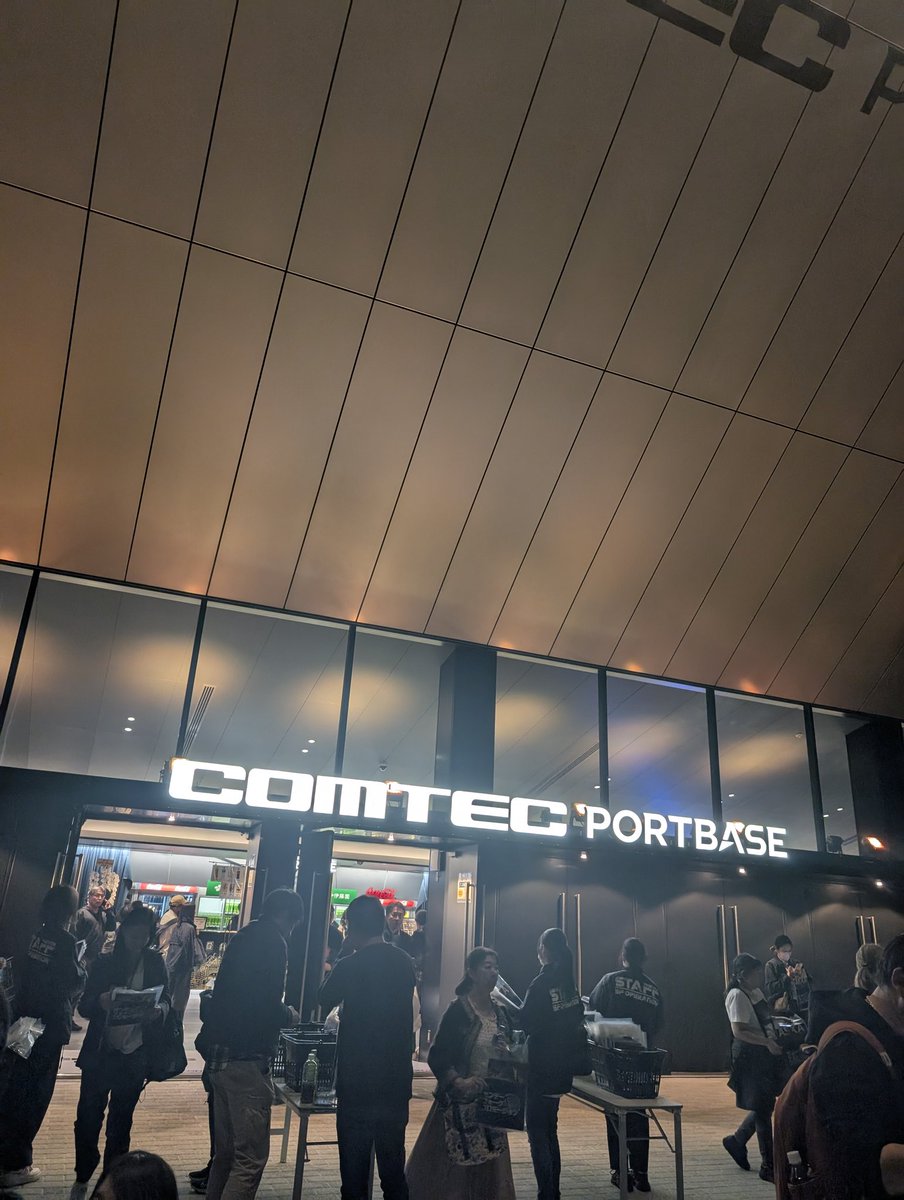 QPWIkIlOv50s3Mv's tweet image. #ASKA
#COMTEC

スタンディング3列目からみんなの大大大歓声！
ASKAさんの最高の笑顔！

燃えました!
ライブハウス揺れました!

ASKAさんのこれからの活動、
こんなもんじゃなさそうです。