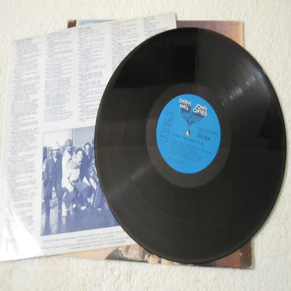 RecordsAlbums's tweet photo. https://t.co/1FQaW9G4he Daryl Hall &amp; John Oates - Bigger Than Both Of Us Vinyl LP #HallAndOates #HallOates #HallAndOats #DarylHall #JohnOates #DarylHallandJohnOates #BiggerThanBothOfUs #Vinyl #poprock #popmusic #80sPop #80sPopMusic #PopVinylRecords #Pop #PopVinyl #PopRecords https://t.co/QxgVRd4ctC