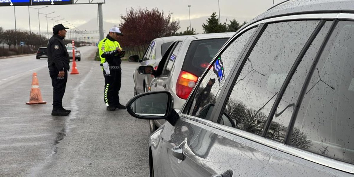 "Konya'da Sürücülere Rekor Ceza! 31 Mart'tan bugüne kadar yapılan denetimlerde kural ihlali yapan sürücülere 2 milyon liradan fazla ceza kesildi."

 Süreyya Önder #altın Afghanen