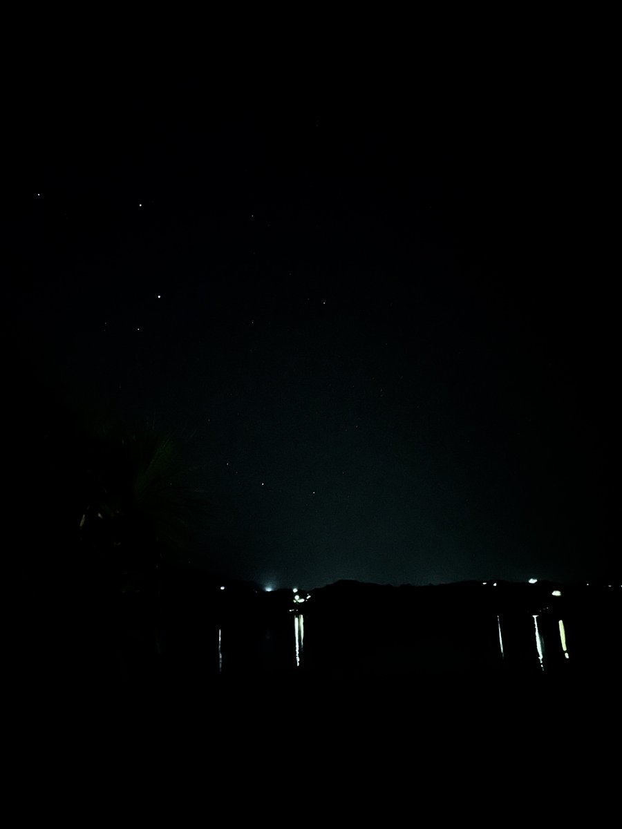 MatsuokaPView's tweet photo. La voix des étoiles tombant sur la baie du Sud
Une baie endormie.
Des étoiles silencieuses.
La lumière touche l’eau,
comme un souffle venu du ciel.

#Photography #Art #VisualArt
#VisualPoetry #SilentBeauty #StarlitNight #NatureWhispers #StillnessAndLight
#SouthernBay #Nightscape
#MatsuokaPerspectives