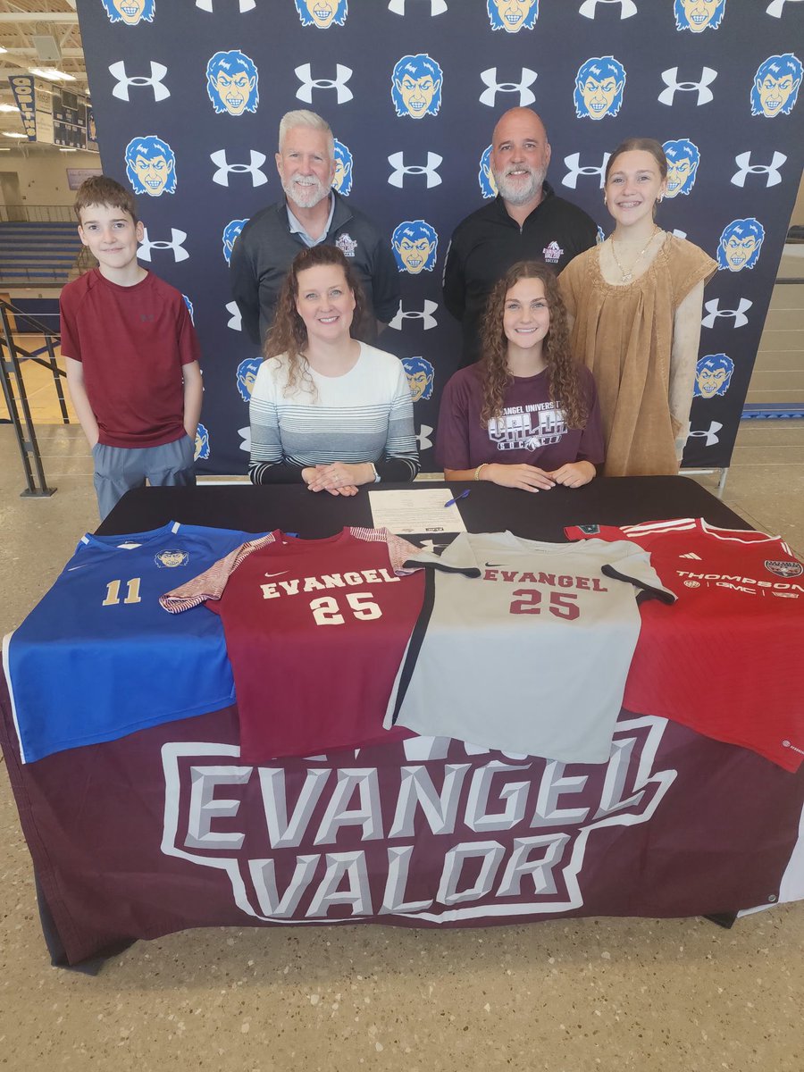 Excited to officially welcome Erin Pratt from Harrison, AR to the EUWSOC family as she signed her letter of intent. Erin plays for Harrison HS and club soccer for Sporting Springfield.  She’s midfielder and intends to study biology while at Evangel.Welcome to the family, Erin!
