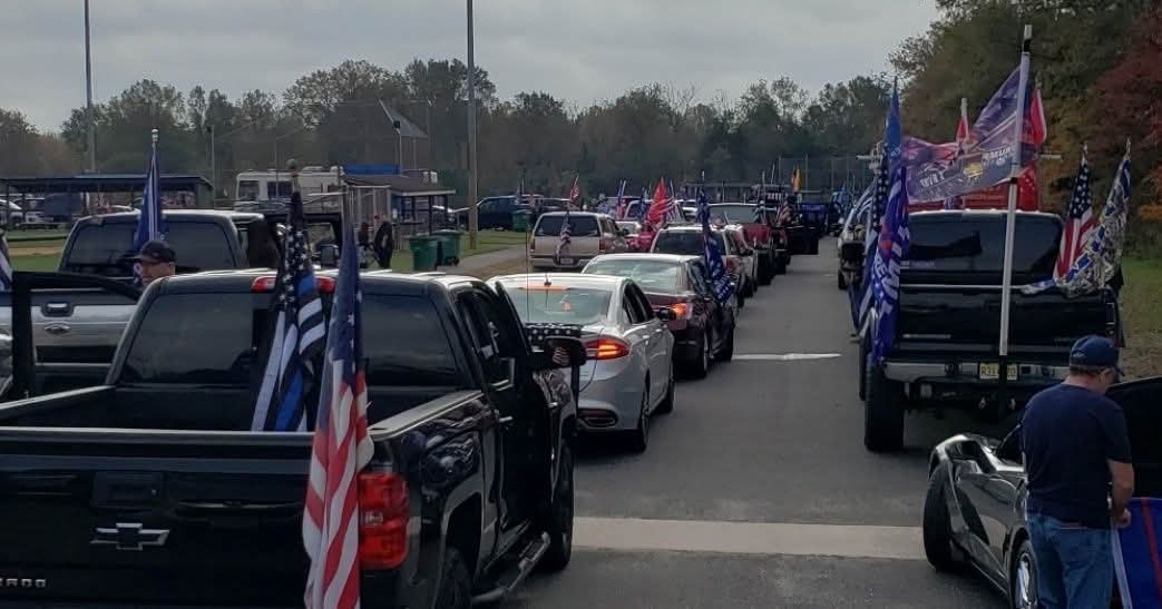 ClubPinelands's tweet photo. #MAGAinthePines This is the energy we need! Next week we will release locations in NJ where MAGA parades will be meeting to drive together to the Farm. 1 big America loving family having dinner on a Friday night with 🇺🇲 @BillSpadea 🇺🇲 @EdTheTruckerNJ &amp; more MAY 2nd #TurnNJRed 🎶 https://t.co/6GUHLN2YRn
