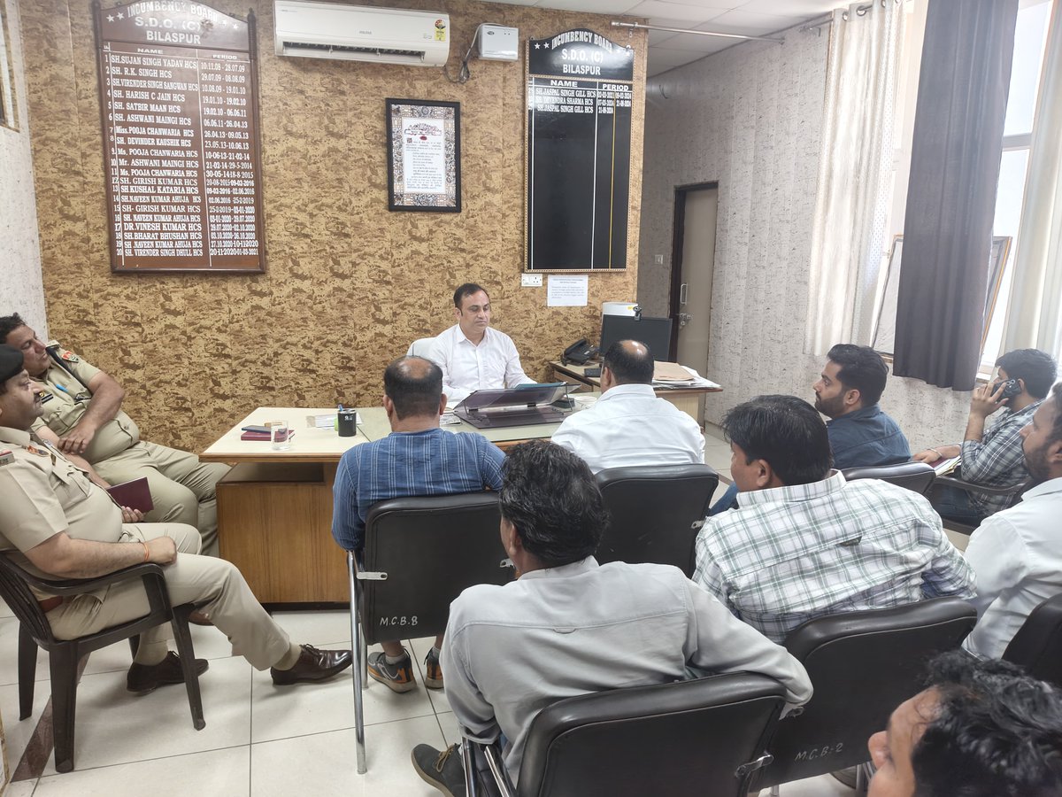 diproynr's tweet image. उपमंडल अधिकारी व्यासपुर जसपाल सिंह गिल ने अपने कार्यालय में नेशनल हाईवे अथॉरिटी (एनएचएआई) के रिप्रेजेंटेटिव, कॉन्ट्रैक्टरस व सब कॉन्ट्रैक्टरस की बैठक ली।