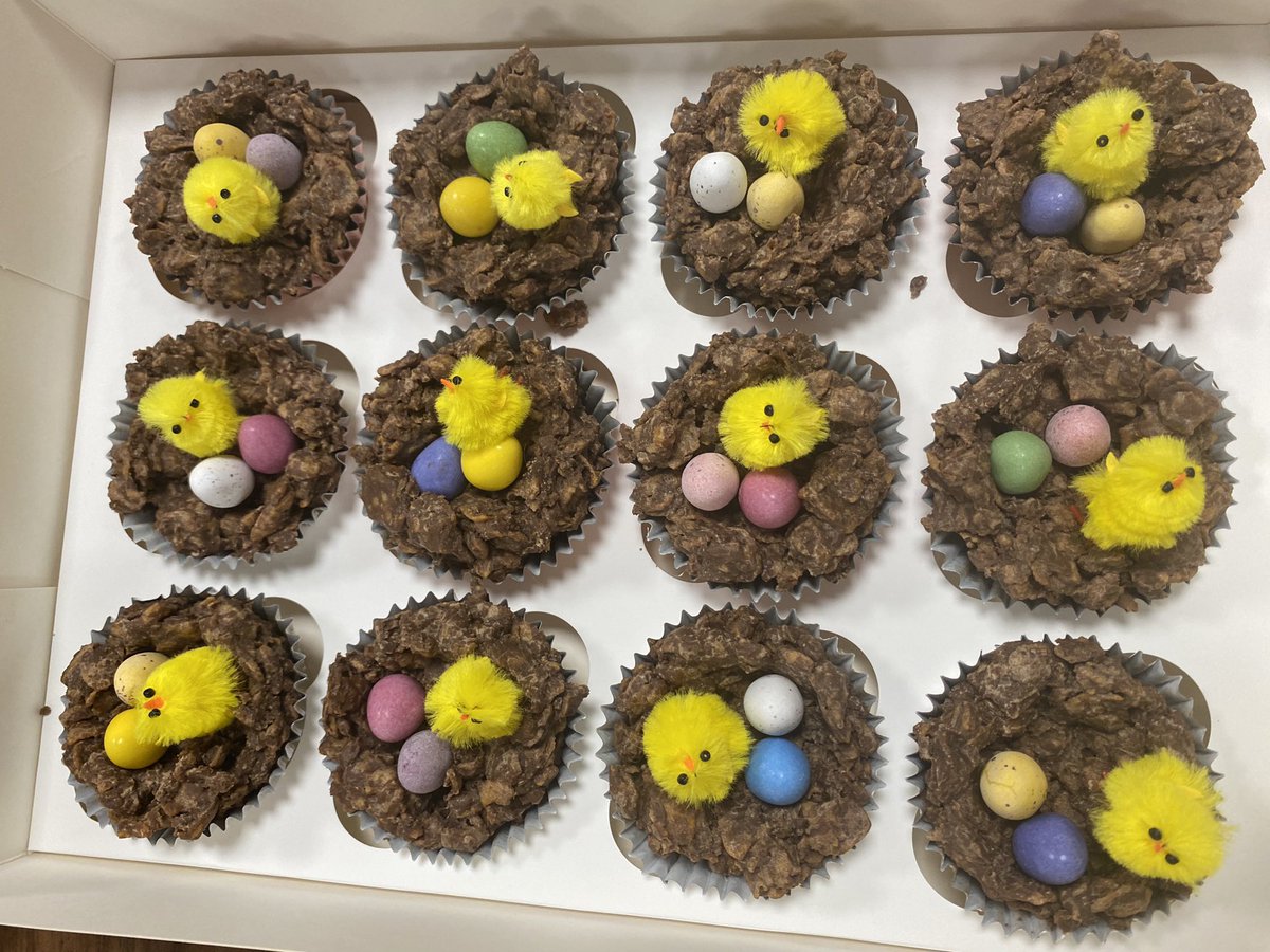 NUHDREEAM's tweet photo. Look at these amazing Easter themed cakes we received this morning from Noreen (Kerryโs mum).
Thank you so much โบ๏ธ
We love #cakewednesday ๐ https://t.co/yf2QbNSvrT