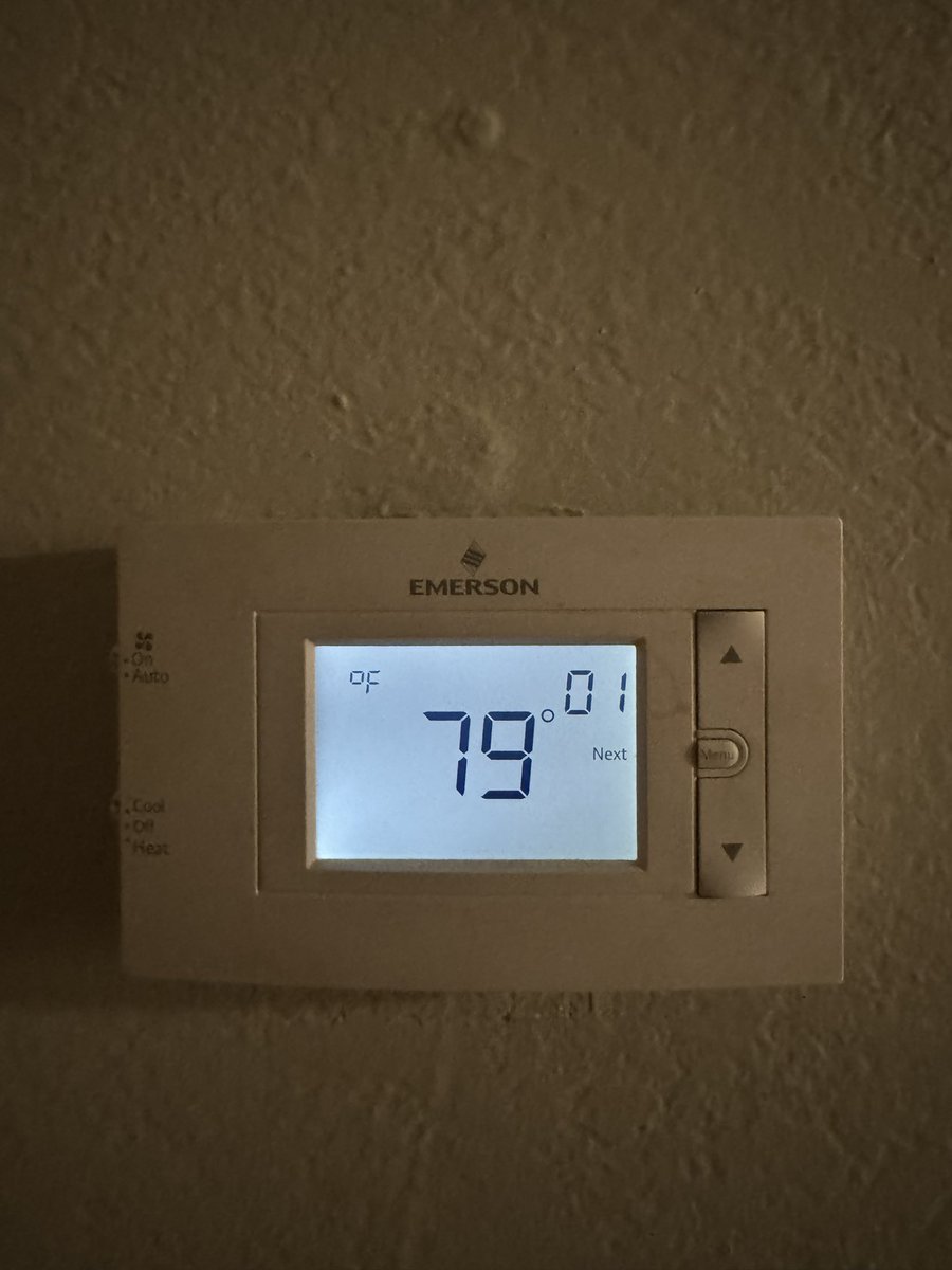facebotter's tweet image. what do yall like to keep your AC at?