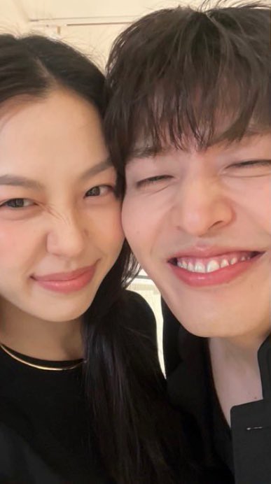 4dhyuns's tweet photo. so this is why they gatekept hd pics of them together for so long… like the chemistry levels is off the roof https://t.co/MGoeb75h0K