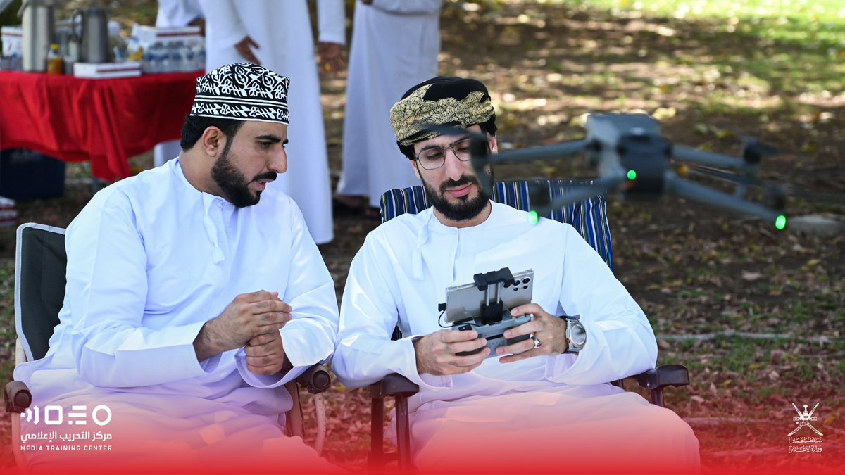 omaninfo1's tweet photo. بهدف تمكين المشاركين من استخدام طائرات الدرون في التصوير الجوي باحترافية؛ نظمت #وزارة_الإعلام ممثلة في #مركز_التدريب_الإعلامي برنامجا تدريبيا بعنوان "التصوير الجوي بدون طيار (الدرون)"، وذلك خلال الفترة من 13 إلى 17 أبريل 2025.

قدّم البرنامج المدرب سعيد الهادي، وتناول بعض التطبيقات العملية للتصوير الجوي وضبط الإعدادات، والجوانب القانونية والأخلاقية المتعلقة باستخدام هذه التقنية في المجال الإعلامي.

To equip participants with the skills needed for professional drone-based aerial photography, the Ministry of Information, represented by the Media Training Centre, organised a training programme titled “Drone Photography”, which was held from 13 to 17 April 2025.

The programme was presented by Said Al Hadi. He delivered practical applications of drone photography, camera setting adjustments, and the legal and ethical considerations of using this technology in the media sector.