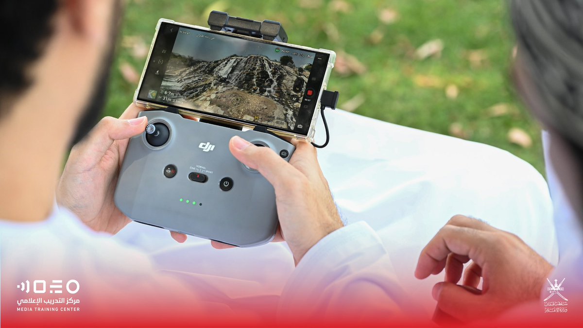 بهدف تمكين المشاركين من استخدام طائرات الدرون في التصوير الجوي باحترافية؛ نظمت #وزارة_الإعلام ممثلة في #مركز_التدريب_الإعلامي برنامجا تدريبيا بعنوان "التصوير الجوي بدون طيار (الدرون)"، وذلك خلال الفترة من 13 إلى 17 أبريل 2025.

قدّم البرنامج المدرب سعيد الهادي، وتناول بعض