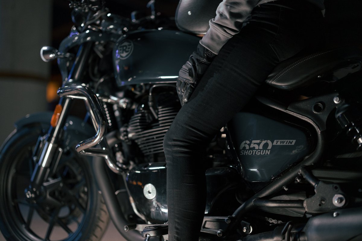 royalenfield's tweet photo. One night, two wheels, and a million possibilities.
#Shotgun650 #ByCustomForCustom #RoyalEnfield #RidePure #PureMotorcycling https://t.co/APs1kZokM4