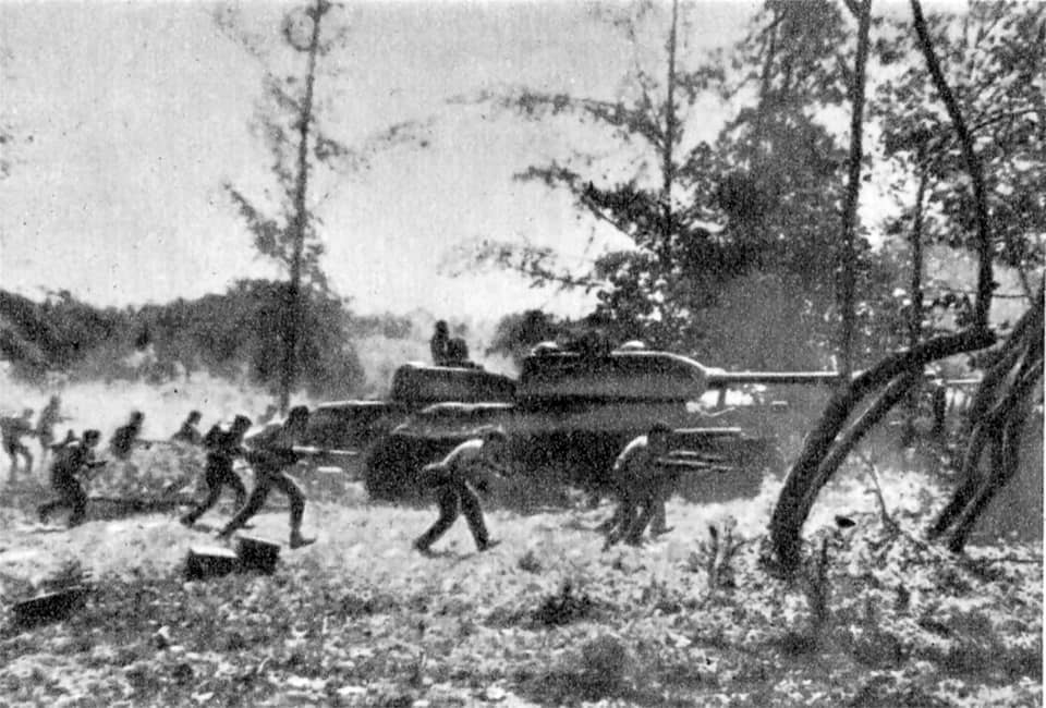 BetsabCid's tweet photo. 🛡️ En 1961, la invasión mercenaria por Playa Girón marcó un hito en la historia de 🇨🇺. En solo 72 horas, el pueblo cubano, unido y valiente, derrotó la agresión respaldada por EE.UU. ✊ Esta victoria fortaleció la resistencia y el espíritu de lucha 🌟 #PlayaGirón #VictoriaDeCuba https://t.co/2LrQvarFNa
