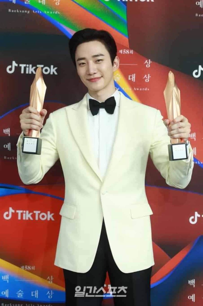 ullalilla1's tweet photo. 🏆🏆
#AlwaysNextToJUNHO
이준호최고다멋지다자랑스럽다
#이준호의새로운시작을응원해
어디에서무얼하든너를응원할거야 https://t.co/Crh8sOJNA6