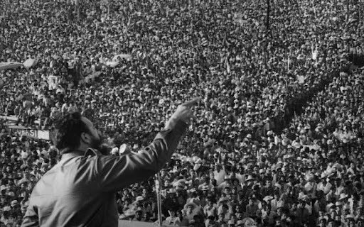 “Eso es lo que no pueden perdonarnos, que estemos aquí en sus narices ¡y que hayamos hecho una Revolución socialista en las propias narices de Estados Unidos!”
  
                                           FIDEL 🫡
