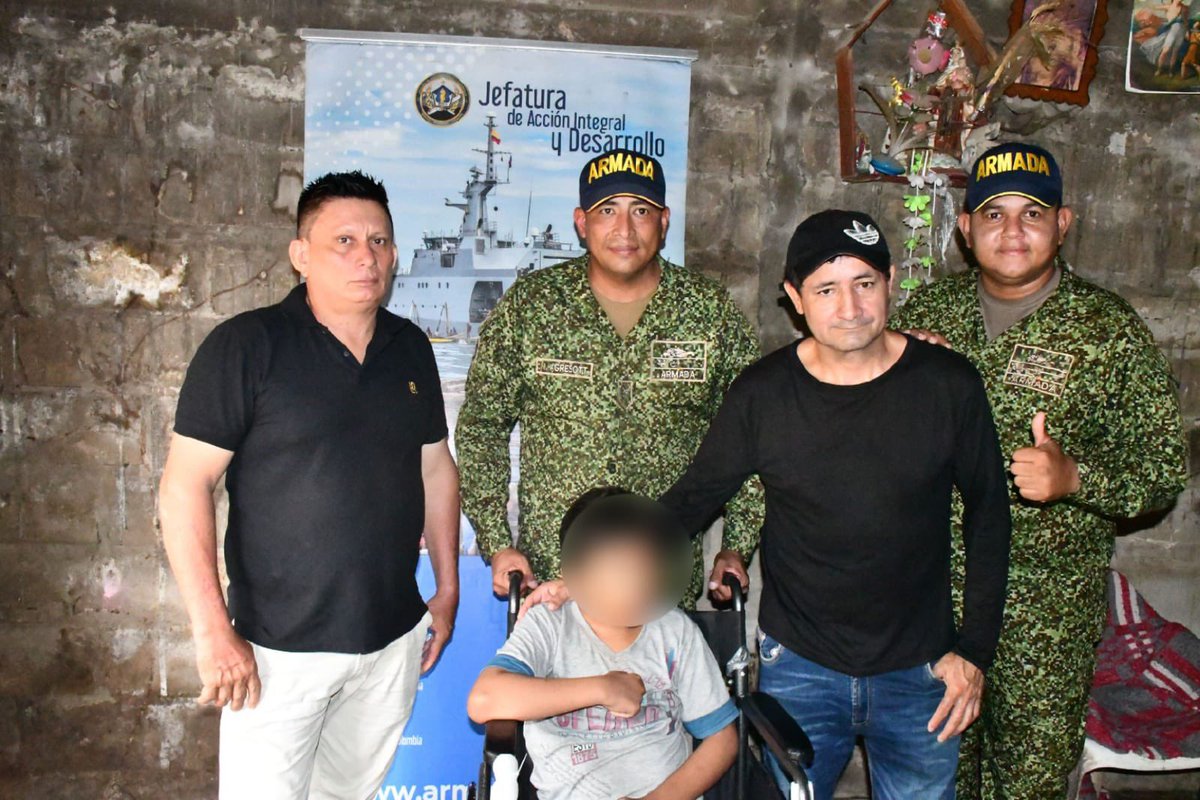 FNO_ArmadaCol's tweet photo. 🛟 #ProtegemosLaVida | En Arauca, la @ArmadaColombia, a través del #BFLIM52, entregó una silla de ruedas a un menor en condición de discapacidad. Reafirmamos nuestro compromiso con el bienestar y la solidaridad con la comunidad de la región.
#NavegandoAlCorazónDeLosColombianos https://t.co/73eELgLAWM