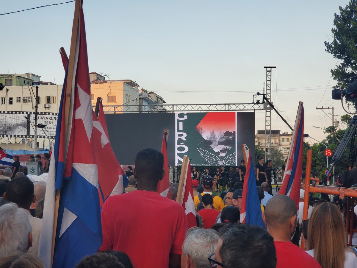 isisap's tweet photo. Un amanecer cargado de emociones Victoriosos en estos #64AñosDeGirón https://t.co/8yqmuc1trI
