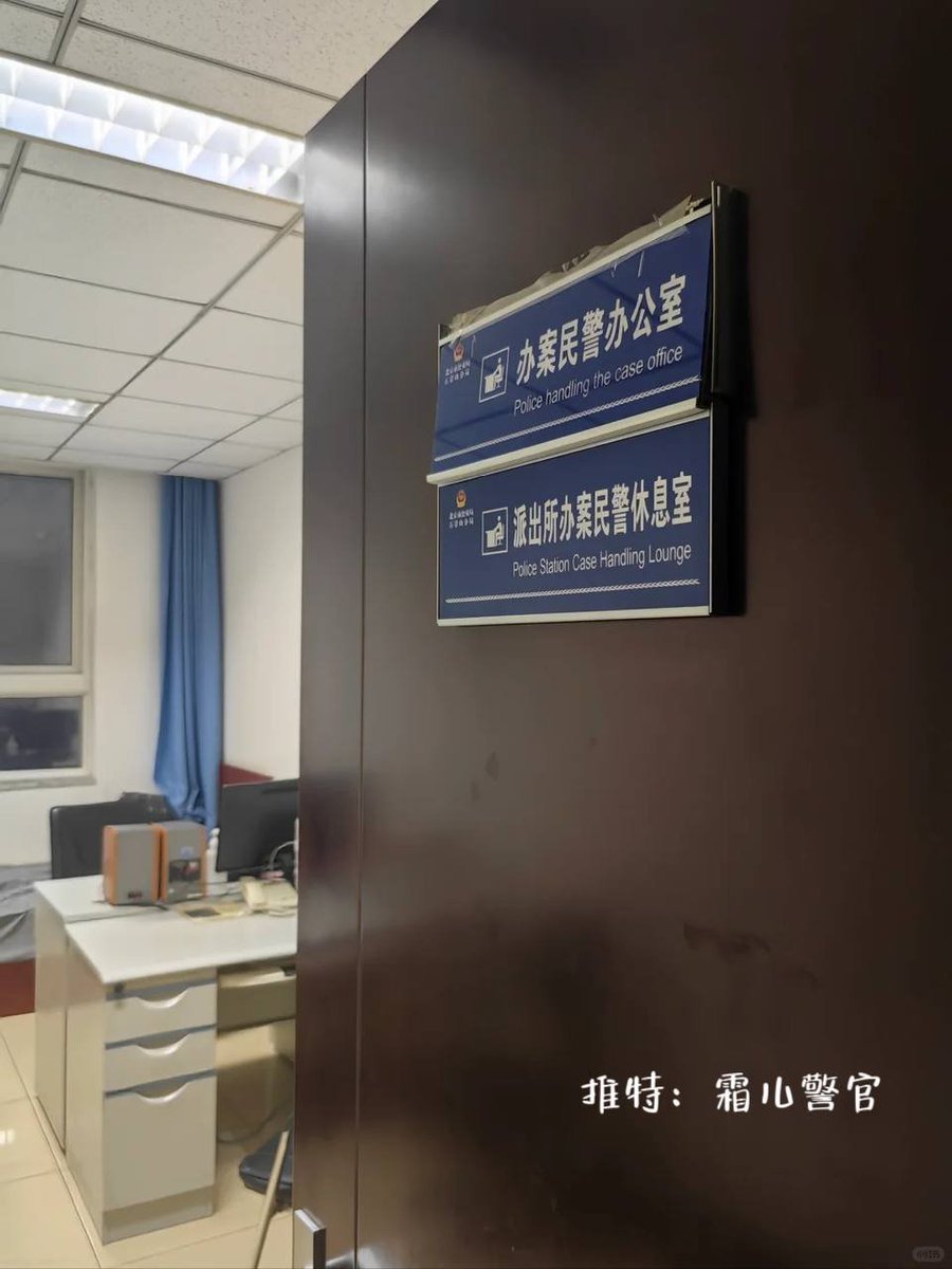 neliality's tweet photo. 记得有一天值班，办公室空荡荡的，偷偷刷了会儿推特，看着看着就有点心动，脑子一热，在这里悄悄自慰了一把。    
现在回想起来，真是刺激得要命。 https://t.co/28iBtx3uAC