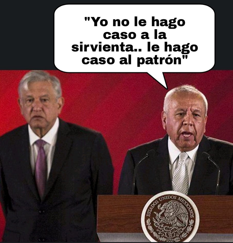 Melissa_Bely's tweet photo. ¡ESCÁNDALO!

¿Así o más claro que el que gobierna es AMLO?

Y la sirvienta solo obedece..

👇

"Tan impune y protegido se sintió siempre Garduño, que lejos de renunciar a su cargo cuando ocurrió la tragedia migrante en Juárez, se quedó en el cargo por instrucciones de su entonces jefe, el presidente López Obrador que, como a Ignacio Ovalle y a muchos otros funcionarios acusados por delitos y desvíos en su gobierno los protegió y mantuvo en cargos públicos.

Pero cuando terminó el gobierno todo mundo pensó que se le acabaría la protección al ser relevado del cargo, sin embargo a partir del 1 de octubre ocurrió algo totalmente sui generis e irregular al existir dos directores en funciones del INM.

Según cuentan integrantes del actual gobierno, la presidenta Sheinbaun NO tenía intenciones de mantener en el cargo a Francisco Garduño y por eso nombró como nuevo titular de Migración al exgobernador de Puebla, Sergio Salomón Céspedes. 

Pero resultó que pasado el 1 de octubre el señor Garduño se seguía presentando a trabajar y ocupaba la oficina del director que nunca se la entregó al nuevo titular nombrado por la doctora.

Cuando Salomón fue a comentar lo que pasaba a la Segob, mandaron a un emisario a hablar con Garduño.

“La presidenta le pide por favor que desaloje la oficina y deje el cargo al nuevo director que ella nombró para el Instituto”, le dijeron comedidamente al exdirector. 

Pero lejos de acatar la orden que le mandaban de Palacio Nacional, Garduño se engalló y le respondió a la mensajera: 

“No, yo no me muevo de aquí porque eso fue lo que me pidió el presidente López Obrador, que yo permaneciera aquí y no voy a moverme si él no me lo ordena”.

La respuesta soberbia y segura de Garduño debió surtir algún efecto porque se le dejó seguir ocupando un cargo para el que la presidenta ya había nombrado a otro titular y durante meses, sin que se diera ninguna explicación oficial, el INM pareció tener dos cabezas, porque a cada reunión de trabajo ya fuera en Gobernación o con la presidenta para el tema migratorio, siempre asistía Garduño y como segundo Sergio Salomón.

Hasta que ayer por la mañana, en su conferencia matutina, la presidenta Sheinbaum anunció que ahora sí el señor Francisco Garduño dejaba la dirección del INM, pero ni siquiera de manera inmediata, sino a partir del próximo 1 de mayo, lo que parece que todavía le dieron vacaciones pagadas de 15 días. 

Y ahora sí, informó la doctora, podrá tomar posesión su designado para ocupar el citado instituto migratorio. 

Todo eso hasta que Garduño estuvo blindado y casi exonerado por los magistrados de Circuito. 

Lo interesante sería saber si esta vez la decisión de que por fin desocupara el despacho de Migración fue de la presidenta o si a Garduño le dieron otra orden desde PALENQUE."
Extracto de la columna de Salvador García Soto
