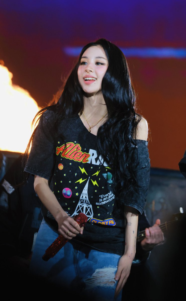TREE91020's tweet photo. 250416 Coldplay 합동무대 preview 

#트와이스 #TWICE  #채영 #CHAEYOUNG
#チェヨン https://t.co/FNf8dhSmY6