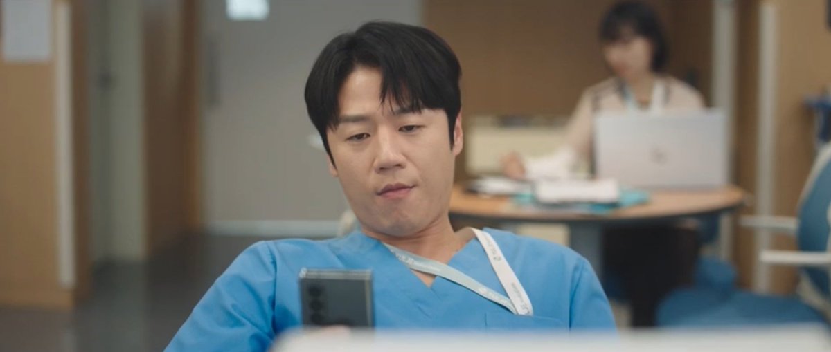 nophiasandverb's tweet photo. Something about him saving Yiyoung's number with '520' got me giggling coz that's really cuteeee🥹 which is we know that 520 in Chinese slang means 'I love you'

#ResidentPlaybook
#언젠가는슬기로울전공의생활
#ResidentPlaybookEp1 https://t.co/zsFTludQ7p