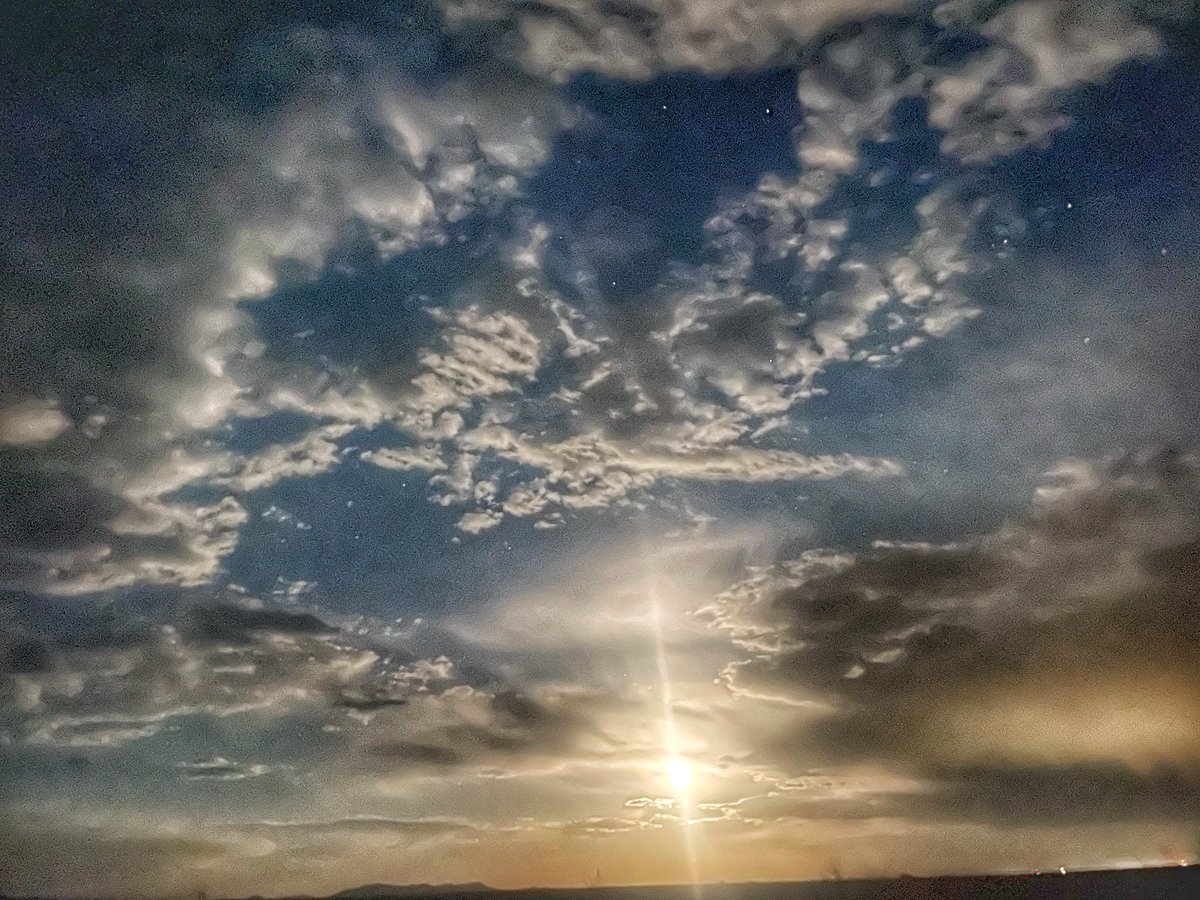 Apackof2Redux's tweet image. Good Morning. Beautiful full moon sky in the high desert of New Mexico. #apackof2 #fulltimervers