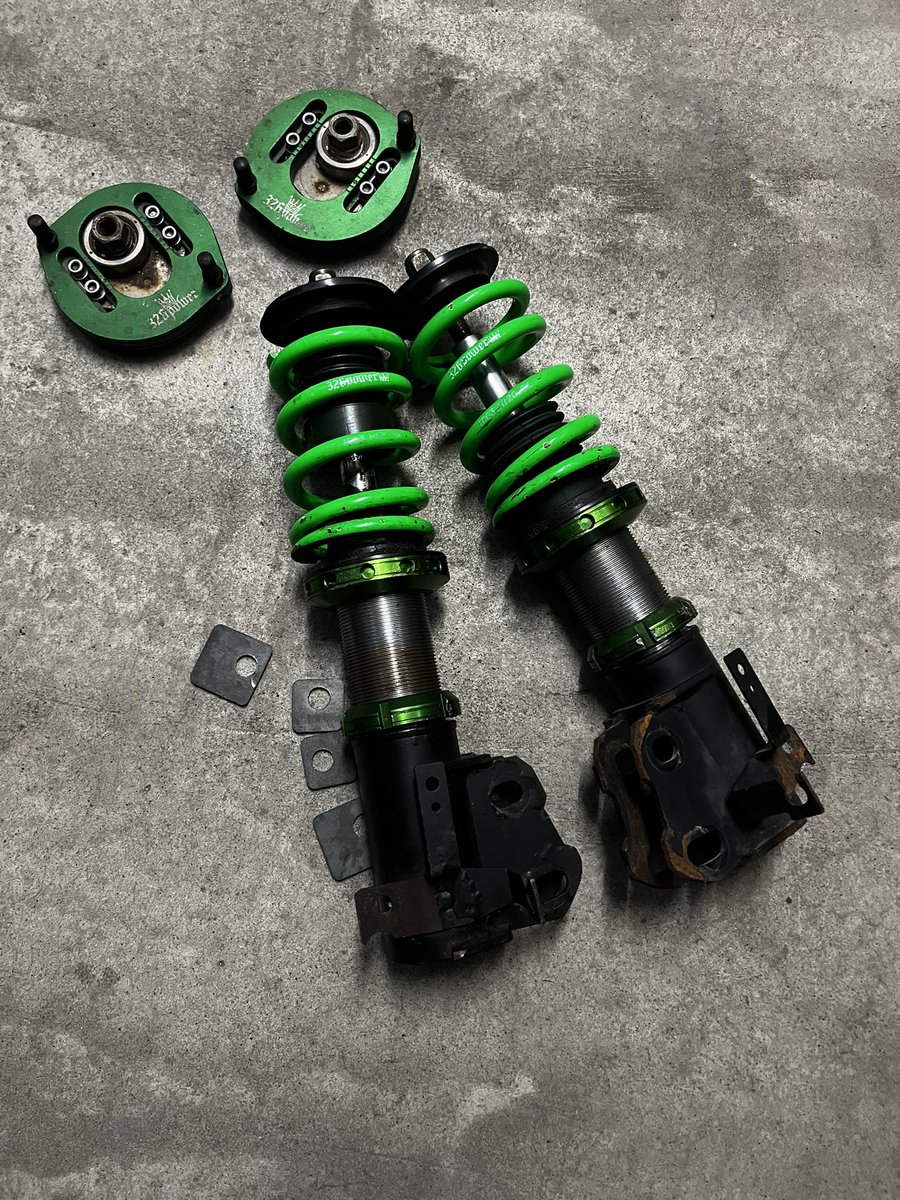 827miku39's tweet photo. コレも売るよ👀👀

L700L900L880用326powerチャクリキダンパー
左右オイル漏れありなのでショック替えてください🥹
ブラケット側のプレーは紛失したので自作(誤差あり)
ピロアッパー下のカラー行方不明なので見つけたら付けます😇
送料別5万 https://t.co/0Fo8nMP16P