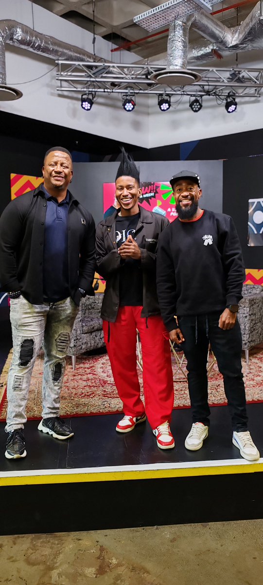 Latty_misfit's tweet photo. This era of Hiphop 🔥🔥🔥🔥🙌🏾🙌🏾🙌🏾🙌🏾…Those who know, know 🙌🏾🔥🔥🔥
Cc:  @DJFreshSA  @djmilkshake 
#hiphop #sahiphop #djmilkshake https://t.co/tGrebYcDQR