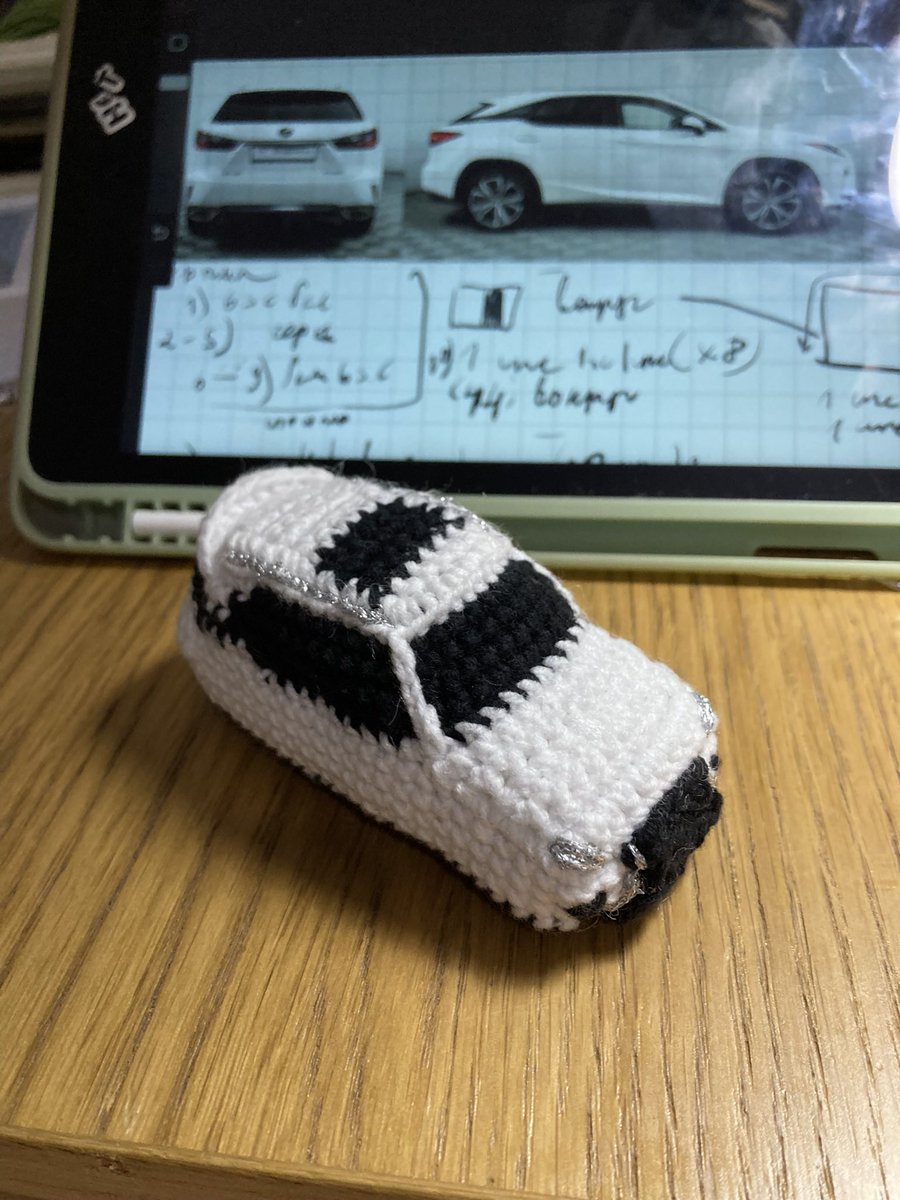 puerrranger's tweet photo. Процесс вязания Лексуса RX350 🚙
Когда попросили связать машину на заказ подумала вызов принят 🫵 боялась что в итоге получится суксид но получилось лучше чем я ожидала https://t.co/H5CZf0Eh9e