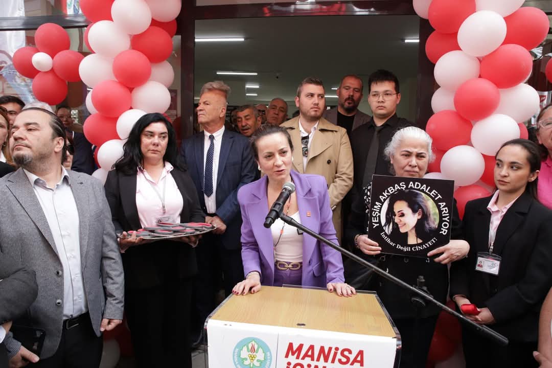 Aysunakbas73623's tweet photo. Kızımın 3.Duruşmasında beraat kararı verilen ADALETin bittiği Salihli
Bugün CHP manisa ilbaşkanı sn @ilksenuludag Salihlide Yeşim Akbaş için adalet diye haykırdı
Biz kızımızın faili #DoganCanYıldızTutuklansın istiyoruz arkamızda duracağınıza inanıyoruz @eczozgurozel @herkesicinCHP