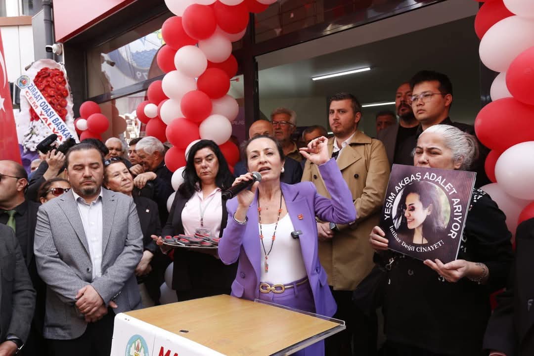 Aysunakbas73623's tweet photo. Kızımın 3.Duruşmasında beraat kararı verilen ADALETin bittiği Salihli
Bugün CHP manisa ilbaşkanı sn @ilksenuludag Salihlide Yeşim Akbaş için adalet diye haykırdı
Biz kızımızın faili #DoganCanYıldızTutuklansın istiyoruz arkamızda duracağınıza inanıyoruz @eczozgurozel @herkesicinCHP