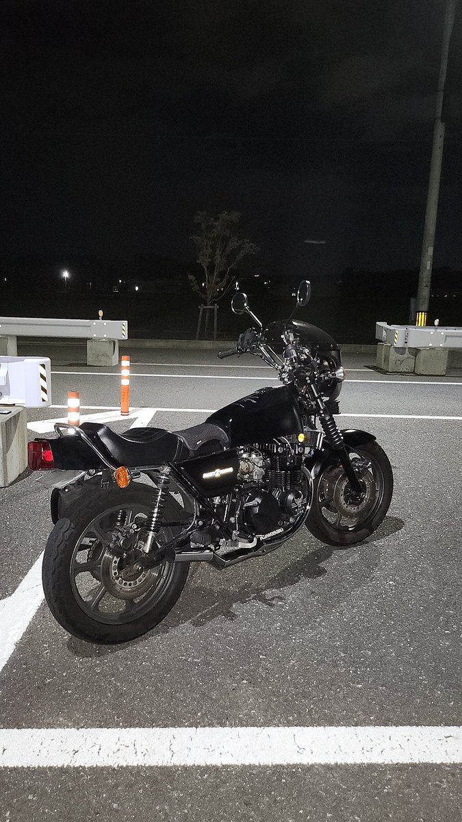 fanky_z's tweet photo. ちょっと夜のドライブ行こうかな😎
#ファンキーZレーシング
#ファンキーZ大将
#ナイツー
#深夜の徘徊
#夜会
#ザキファミ
#市内ブラブラ
#周山街道
#ファンキーZ大将のパトロール隊
#Z400FX
#KZ650
#ザッパー
#GS131
#クラウン130 https://t.co/EJMdP3xOGC