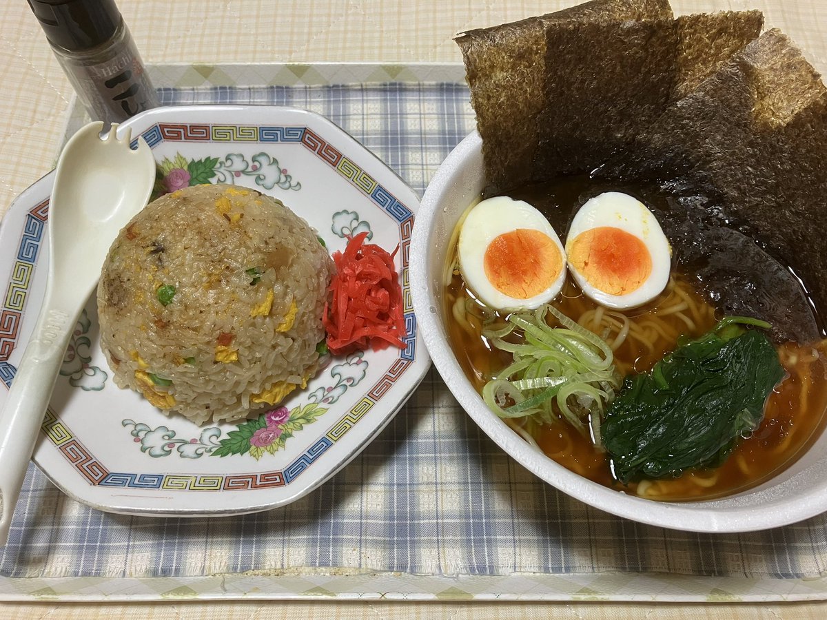 takaichi_69's tweet image. 4/16(水) #晩ごはん 🌉
・ #ファミマル #LabQ 監修 かけ醤油らぁ麺 (カップ麺)、五目炒飯、トッピング(長葱、ゆで玉子、海苔、菠薐草)です。

#おうちごはん #自炊 #ラーメン #炒飯 #お腹ペコリン部 #Twitter家庭料理部 #料理男子 #料理記録 #ファミリーマート #東洋水産 #マルちゃん