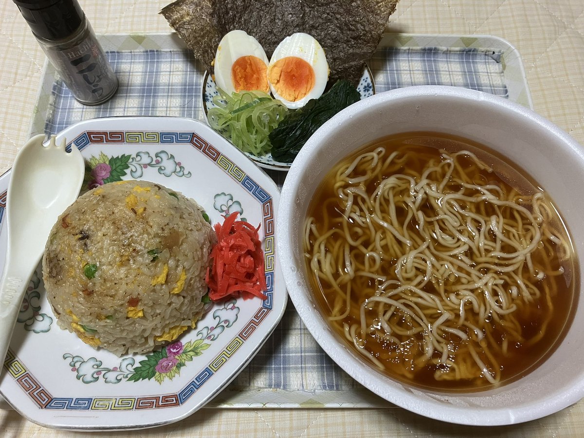 takaichi_69's tweet image. 4/16(水) #晩ごはん 🌉
・ #ファミマル #LabQ 監修 かけ醤油らぁ麺 (カップ麺)、五目炒飯、トッピング(長葱、ゆで玉子、海苔、菠薐草)です。

#おうちごはん #自炊 #ラーメン #炒飯 #お腹ペコリン部 #Twitter家庭料理部 #料理男子 #料理記録 #ファミリーマート #東洋水産 #マルちゃん