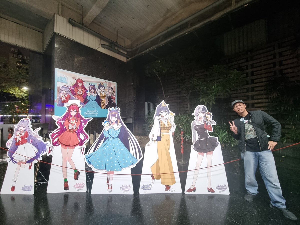 jack1234frost's tweet photo. To those wondering. I'm the Jailbird who introduced his mother to Hololive who then used the breaking dimensions song for the moving up ceremony.
#hololive #HololiveEN #BreakingDimensions https://t.co/2mQBXBu080