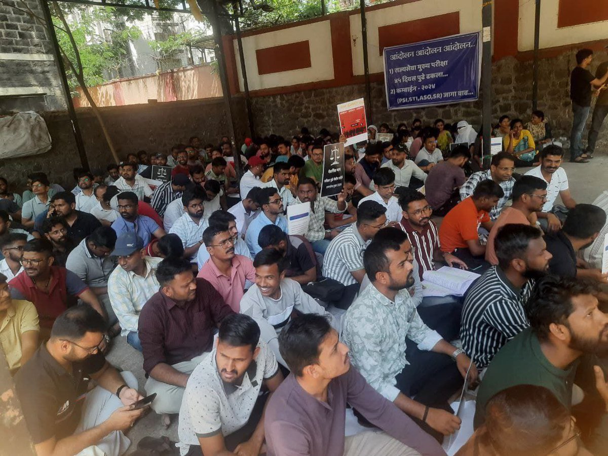 Maharashtra_por's tweet photo. मायबाप सरकार 
गोरगरिबांच्या पोरासांठी निर्णय घ्याला का वेळ लागतोय 
मा. @Dev_Fadnavis भाऊ तत्काळ @mpsc_office ला निर्देश द्या 
महाराष्ट्रच भविष्य आज सकाळी पासून उन्हात बसला देवा भाऊ निर्णय घ्या आणि विद्यार्थाना दिलासा द्या https://t.co/5QOu4CxNBq