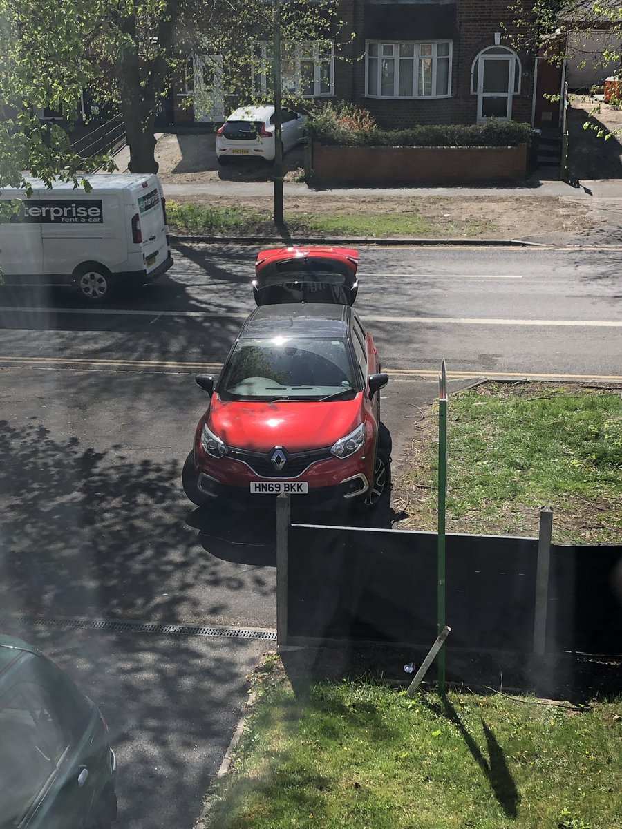 SLG0mes's tweet photo. This is the individual loading his car. https://t.co/5CvHNFp9SM