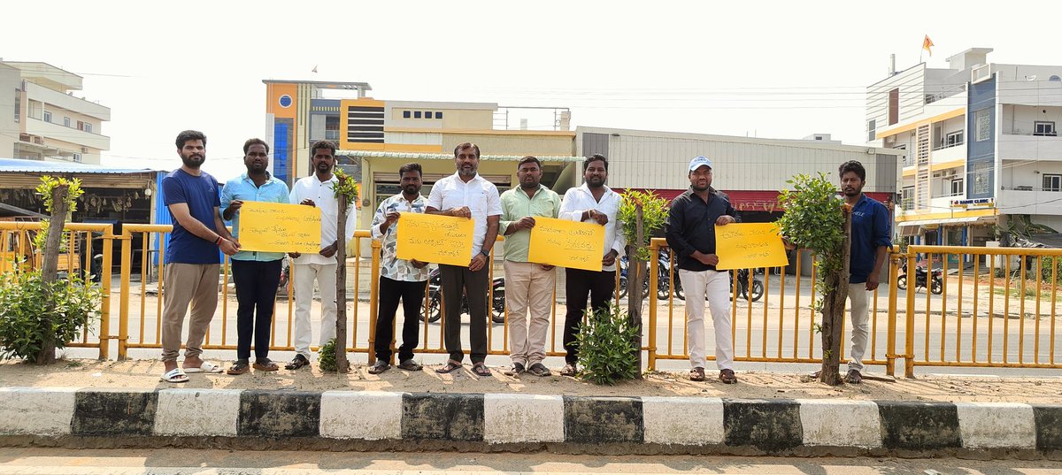 GLNREDDYTRS's tweet photo. #అపోహలు వీడండి #కొనోకార్పస్ మొక్కలను సంరక్షించండి.
#కల్వకుర్తి నియోజకవర్గ గ్రీన్ ఇండియా ఛాలెంజ్ ఇంచార్జ్ గూడూరు లక్ష్మీ నర్సింహ్మ రెడ్డి.
#SavetreesSaveNature
@TelanganaCMO
@SantoshKumarBRS 
@BRSparty
@BRSAbhilash 
@BRSHarish 
@KTRBRS https://t.co/YklX66i3SK