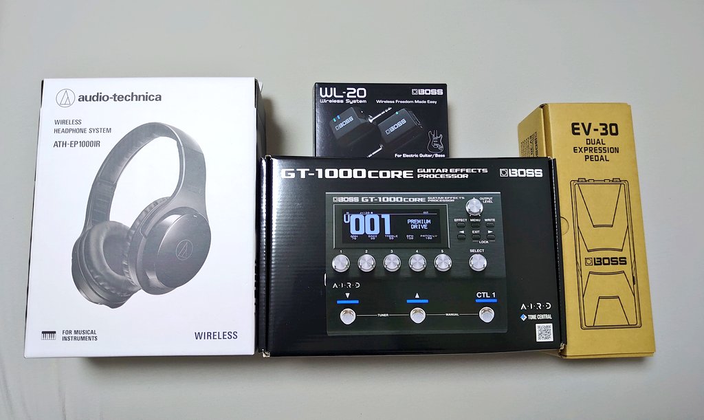 せっかく買ったのに仕事が忙しくて開けられていないMNGたちがこっちを見ている

すまん待たせたな