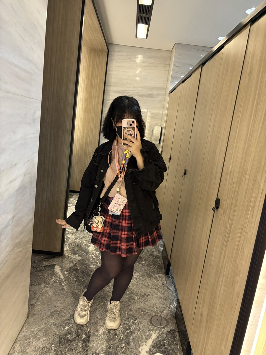 ipockysaurus's tweet image. Hi! I'm Pocky - Lv 32!
I'm somewhat 35% @togeproductions Social Media Manager, 20% Cosplayer, 10% twitch streamer, 25% small business owner and 10% artist!

I play gacha games, stick with my delulu and please be advice that I also like to repost my fan-girling side. A lot.