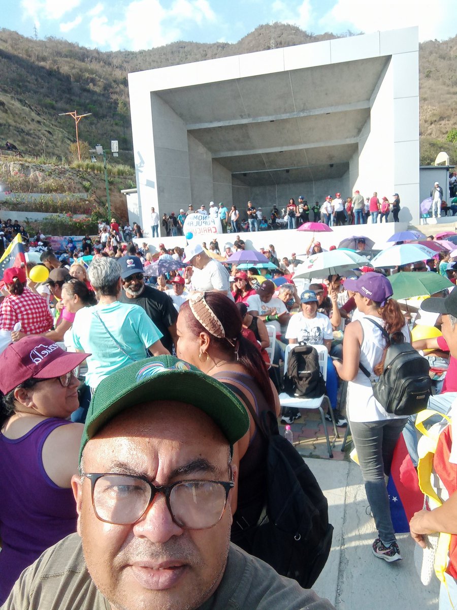 Abrazo a todas ya en campaña para las elecciones nacionales de diputados y gobernadores. La revolución no para y el pueblo tiene la batuta porque es el que manda  <a href="/elicardenas39/">elisa cardenas</a> <a href="/ibm1955/">Ana de Jesús</a> <a href="/sobrinadelenin/">La Indómita</a> <a href="/OlgaLosad/">Olga Losada</a> <a href="/mejor_cristina/">Cristina LA MEJOR</a> <a href="/MariaGo97928824/">Maria Godoy</a> <a href="/AdaLuisa9/">Ada Luisa 9 .Luisa 9 Ada</a> <a href="/COMBATE13/">Combate13</a>