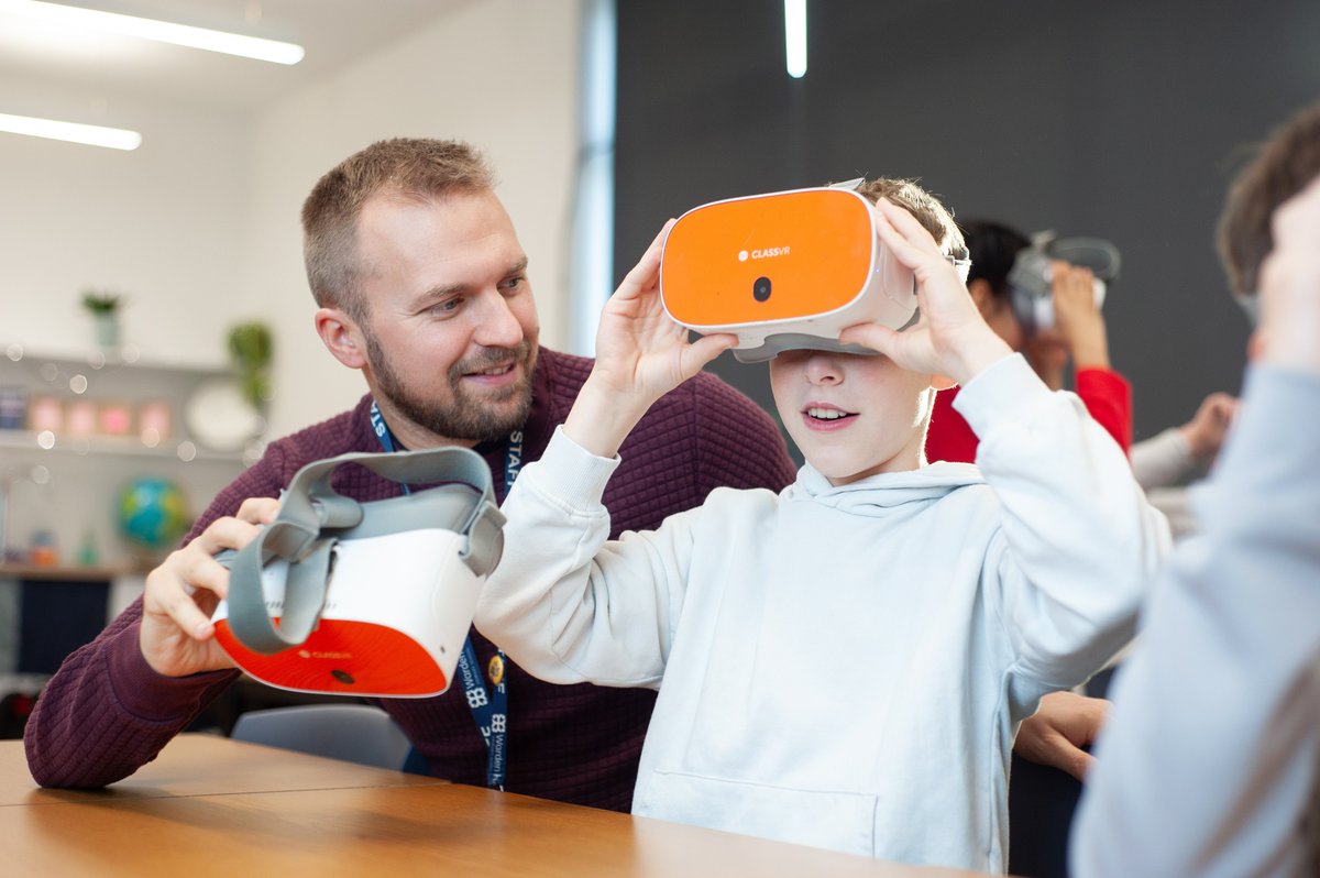 ClassVR's tweet image. Integrating tech in the classroom is reshaping education 💡
Make learning more engaging and interactive with practical tips to bring tech into your lessons.
👉 Read more: eu1.hubs.ly/H0jmBvC0
#EdTech #TeachingTech #FutureOfEducation