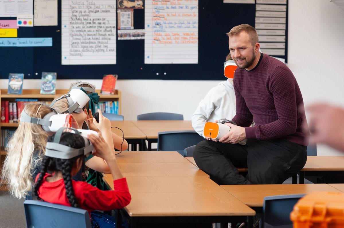 ClassVR's tweet image. Integrating tech in the classroom is reshaping education 💡
Make learning more engaging and interactive with practical tips to bring tech into your lessons.
👉 Read more: eu1.hubs.ly/H0jmBvC0
#EdTech #TeachingTech #FutureOfEducation