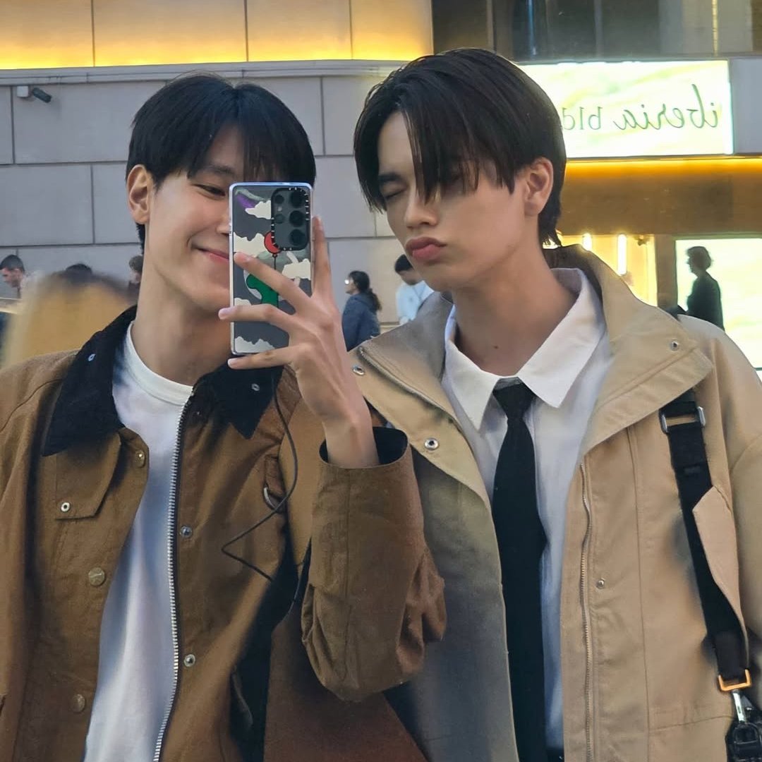 ember_emberbaby's tweet photo. เรฟถ่ายรูปหน้ากระจกกับเเฟน: https://t.co/uAcD54CiLB